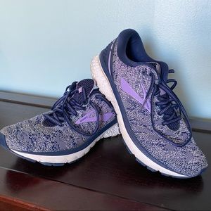 Brooks Ghost 11 size 10 medium width